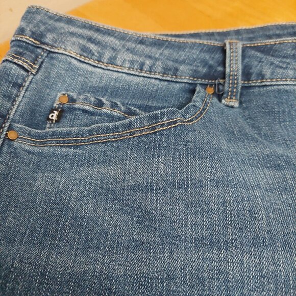 Women's D.JEANS Plus Size Recycled Denim Rolled Capri Blue Jeans Size 20 - Picture 5 of 11